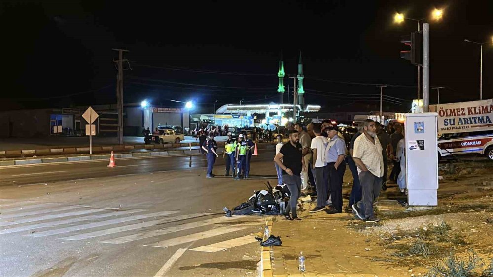 Trafik Işıklarında Kaza: Yola Savrulan İki Çocuk Ağır Yaralandı