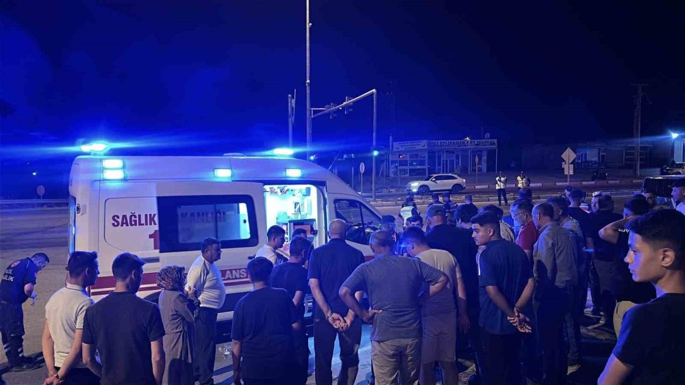 Trafik Işıklarında Kaza: Yola Savrulan İki Çocuk Ağır Yaralandı