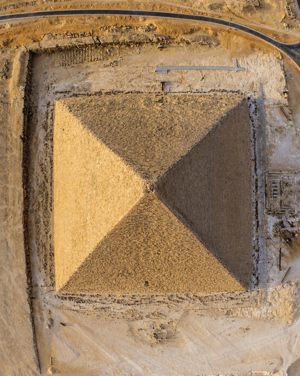 Giza Piramitleri'nin Yasaklı Zirvesinde Bakın Ne Bulundu!