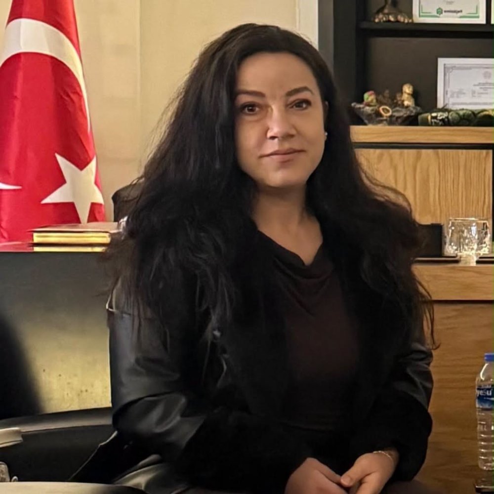 Otomobilde ölü bulunan İpek Gezer son yolculuğuna uğurlandı