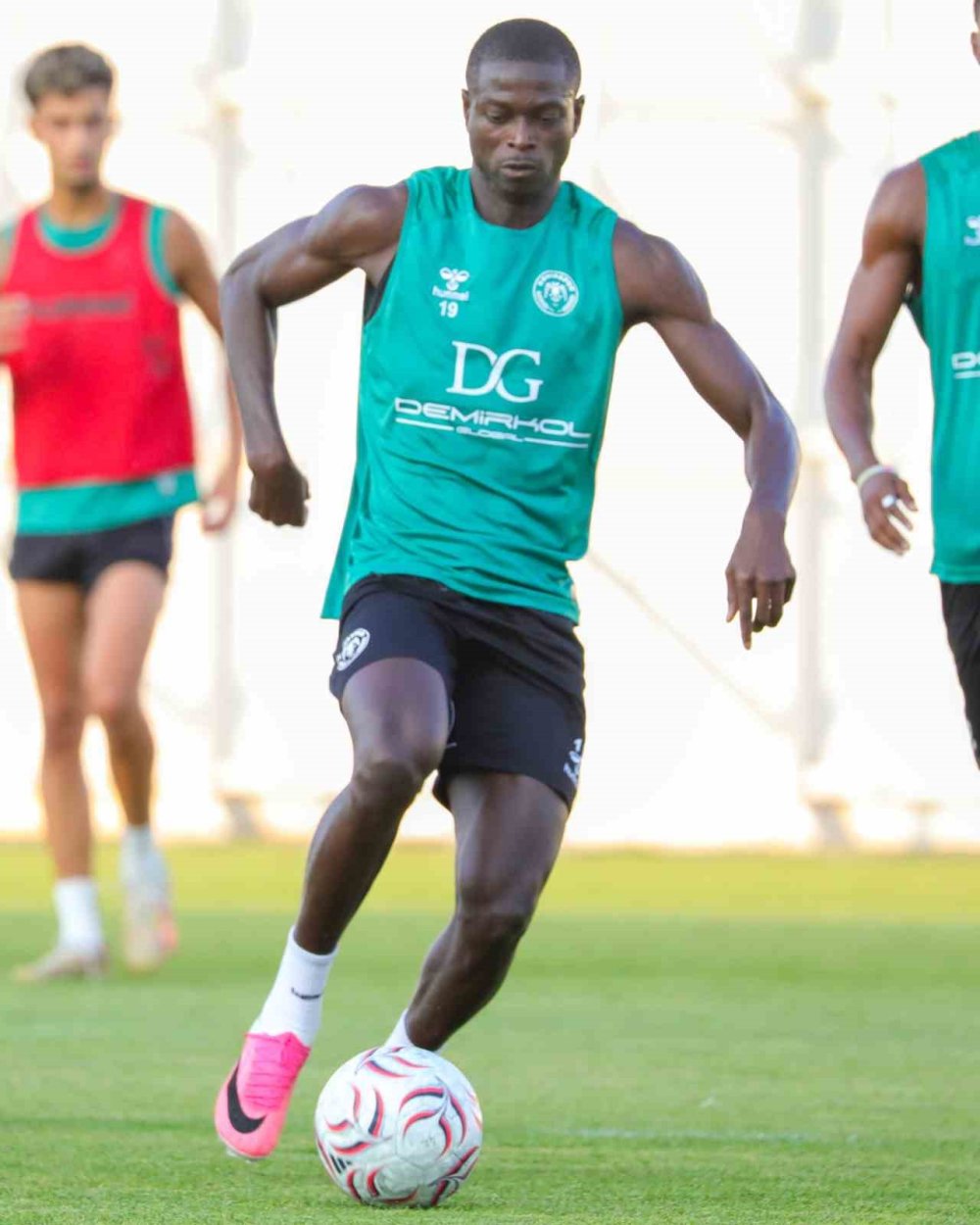 Konyaspor'da yeni transferler antrenmanda göz doldurdu!
