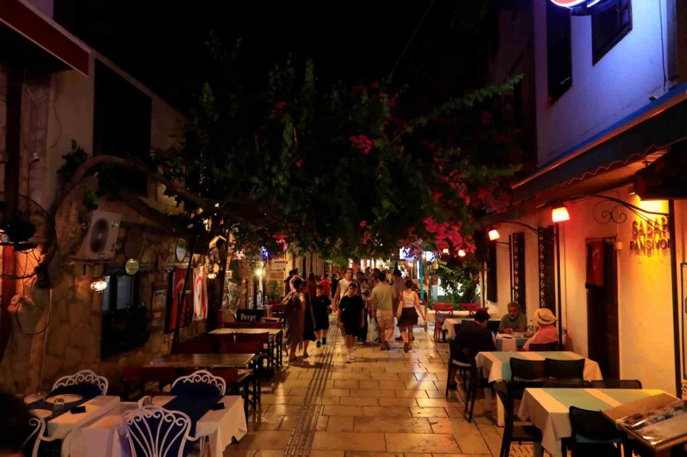 Hava karardığında nüfus artıyor