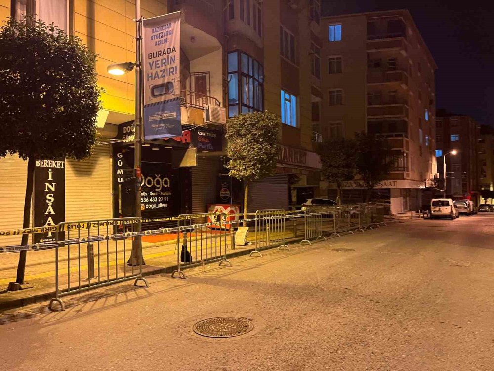 İstanbul yıkılıyor! Bina yıkımının ardından balkon çöktü