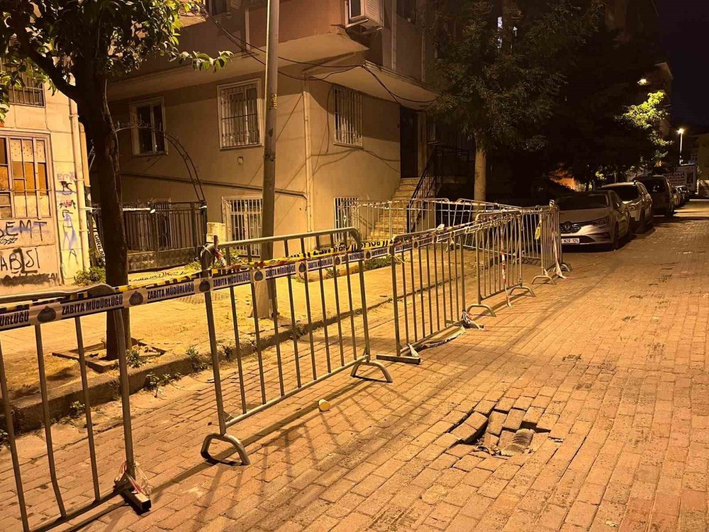 İstanbul yıkılıyor! Bina yıkımının ardından balkon çöktü