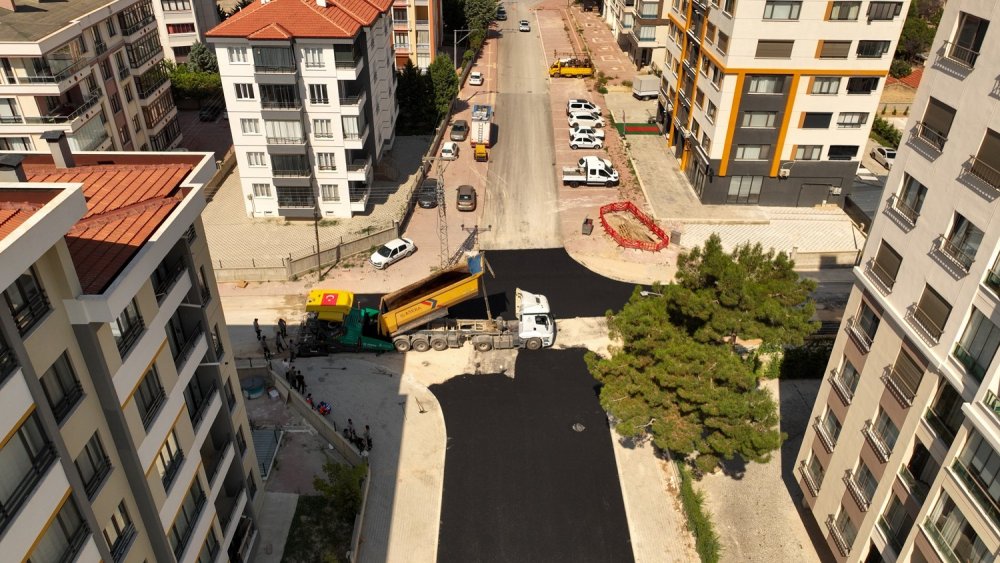 Konya’da 6 noktada yol seferberliği: 1.705 ton sıcak asfalt serildi