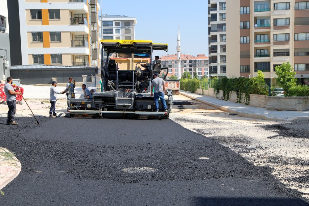 Konya’da 6 noktada yol seferberliği: 1.705 ton sıcak asfalt serildi
