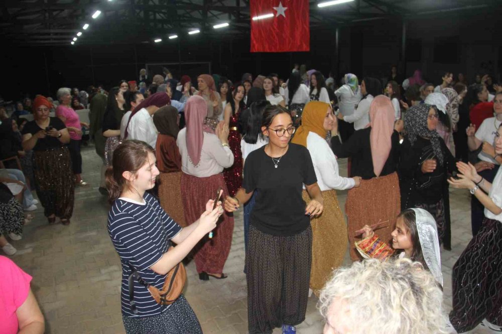 Konya’da unutulan gelenek yeniden canlandı! Şalvarlarını giyen kadınlar gece boyunca doyasıya eğlendi
