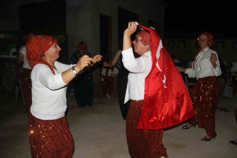 Konya’da unutulan gelenek yeniden canlandı! Şalvarlarını giyen kadınlar gece boyunca doyasıya eğlendi