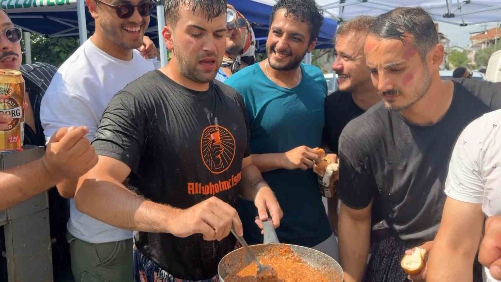 İznik'te Gelin Alma Töreninde Damada Unlu Su Varilli Şaka