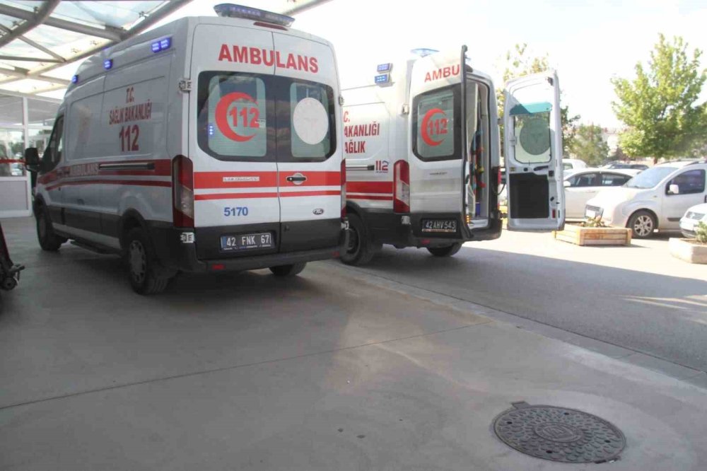 Mevlana Caddesi'nde kaza! Ticari taksi anne ve kızına çarptı