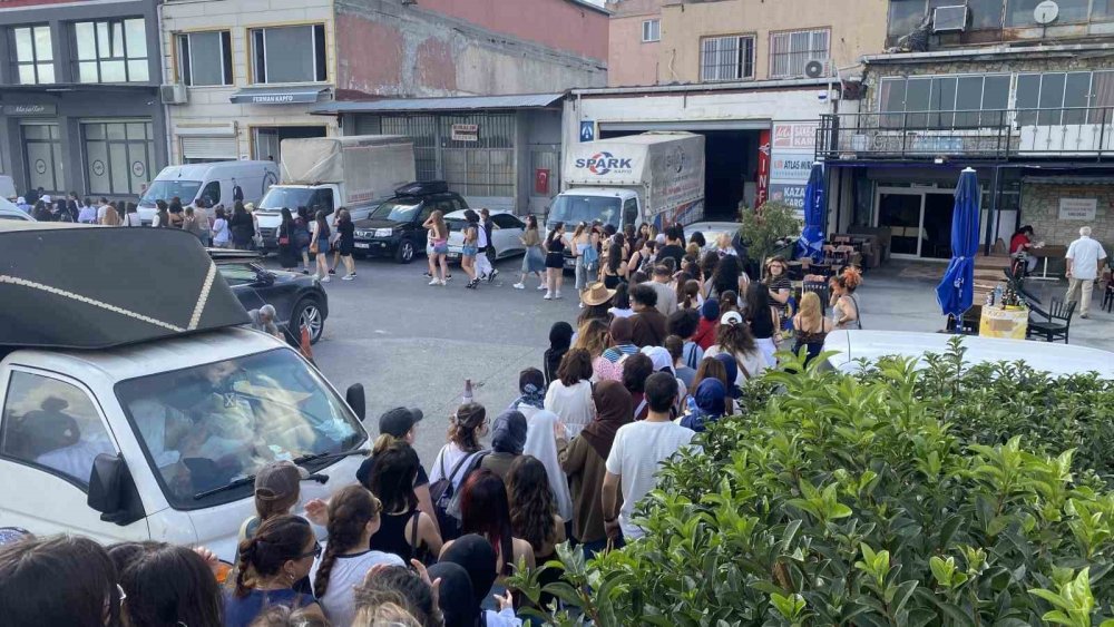 5. İstanbul Festivali'nde Ateez Rüzgarı: Kilometrelerce Kuyruk Oluştu