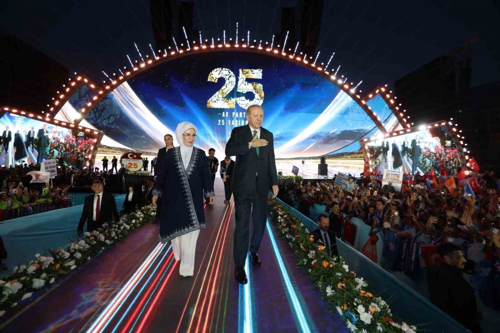 AK Parti 25 Yaşında: Erdoğan’dan Siyasete Devam Mesajı