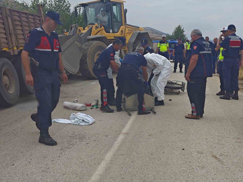 Beyşehir Belediyesi'ne ait kamyon motosikletle çarpıştı: 19 yaşındaki Eren hayatını kaybetti
