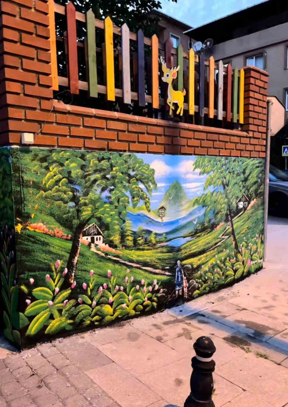 Kocaeli’nin Bob Ross’u sokakları sanat galerisine dönüştürdü