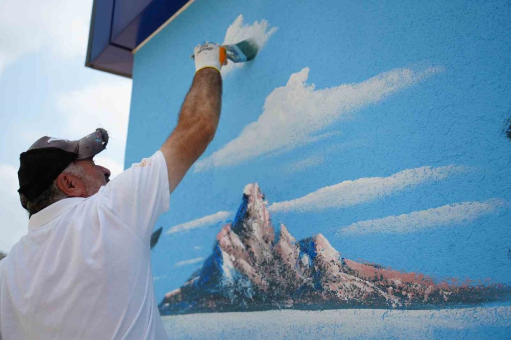 Kocaeli’nin Bob Ross’u sokakları sanat galerisine dönüştürdü