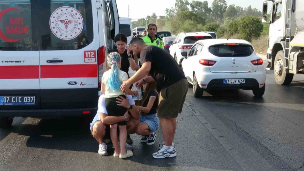 Antalya'daki Feci Kazaya Konya Plakalı Araç da Karıştı: 17 Kişi Yaralandı