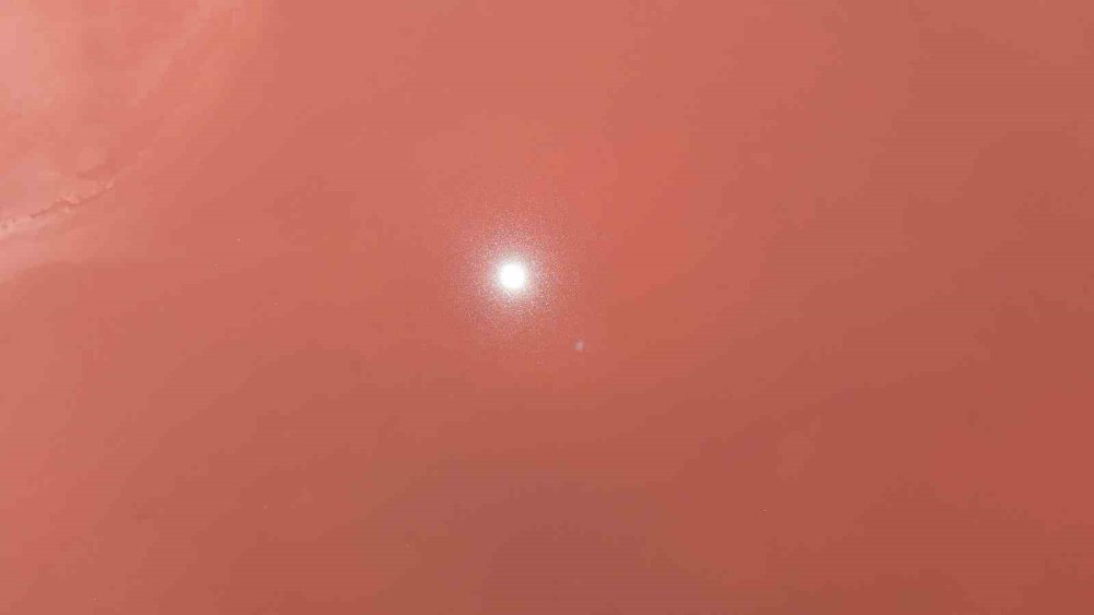 Doğanın Pembe Mucizesi: Tuz Gölü Sıcaklarla Birlikte Renk Değiştirdi!