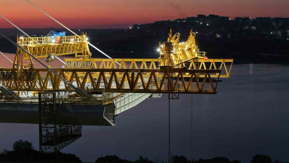 Kanal İstanbul’lun ilk köprüsünde 250 tonluk operasyon