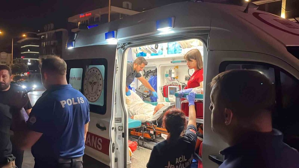 Alanya’da Yüreklerin Ağza Geldiği Anlar: Çatıya Çıkan Şahsı Polis Son Anda İkna Etti