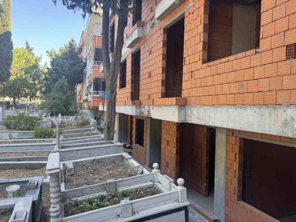 Pencereyi Açan Mezarlığa Bakacak: Şaşırtan Kentsel Dönüşüm Manzarası