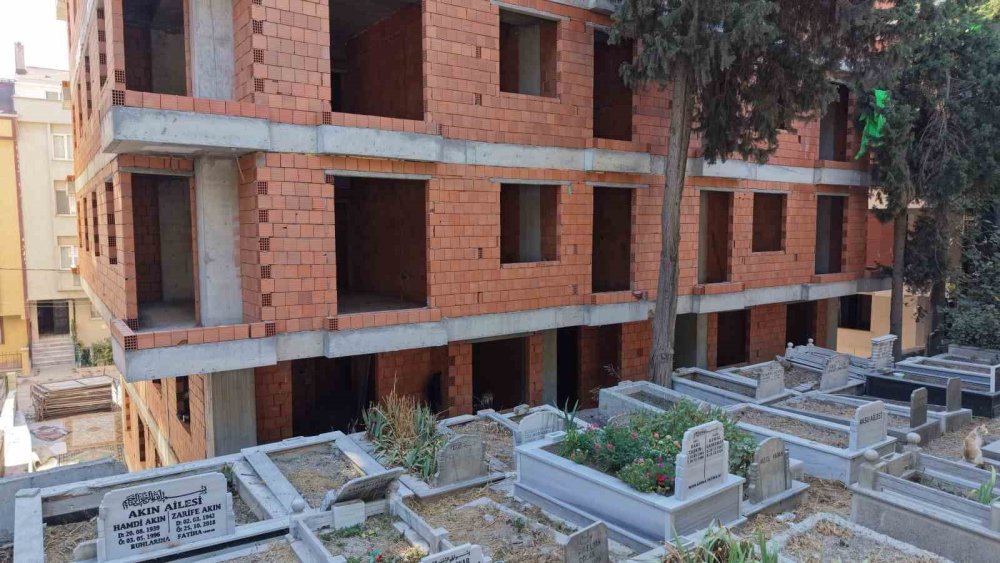 Pencereyi Açan Mezarlığa Bakacak: Şaşırtan Kentsel Dönüşüm Manzarası