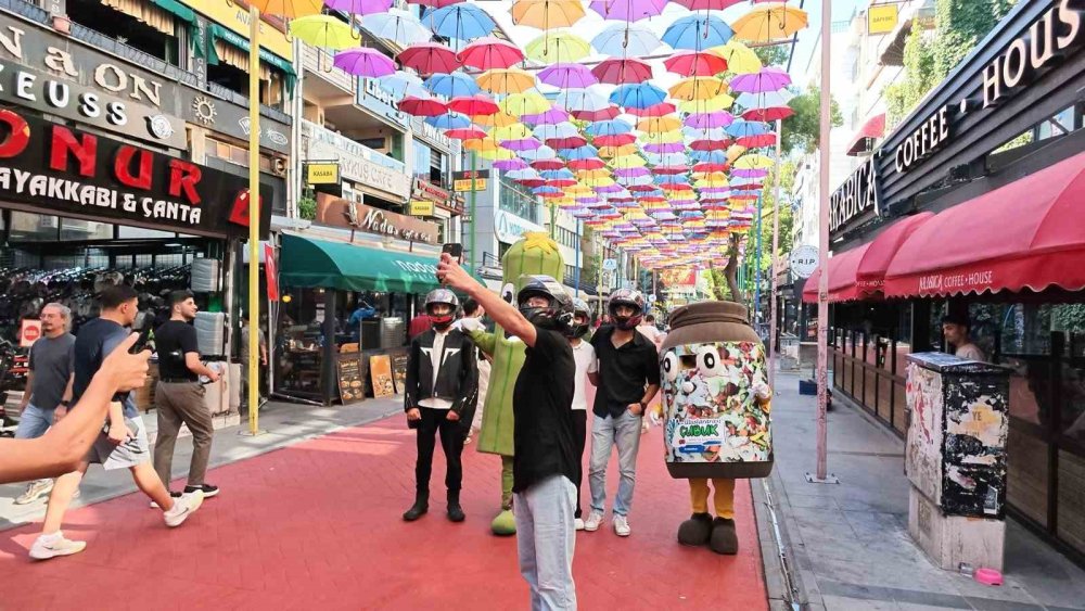 Başkent Sokaklarında Turşucan Rüzgarı: Festival Coşkusu Ankara’ya Taşındı