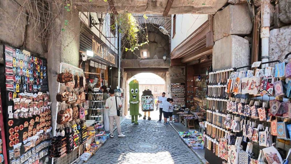 Başkent Sokaklarında Turşucan Rüzgarı: Festival Coşkusu Ankara’ya Taşındı