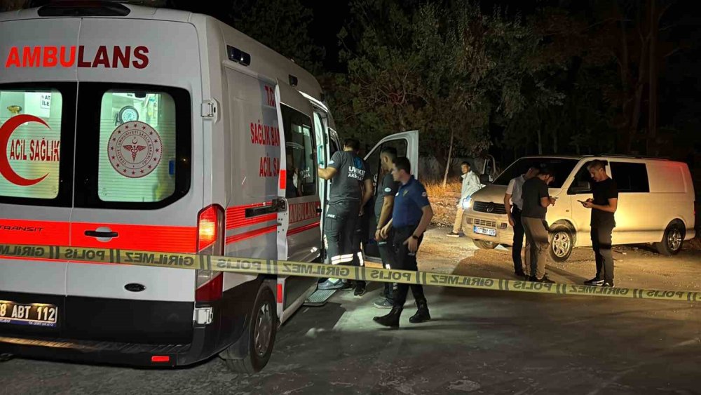 Atıl Akaryakıt İstasyonunda Şüpheli Ölüm: Minibüste Cansız Bedeni Bulundu