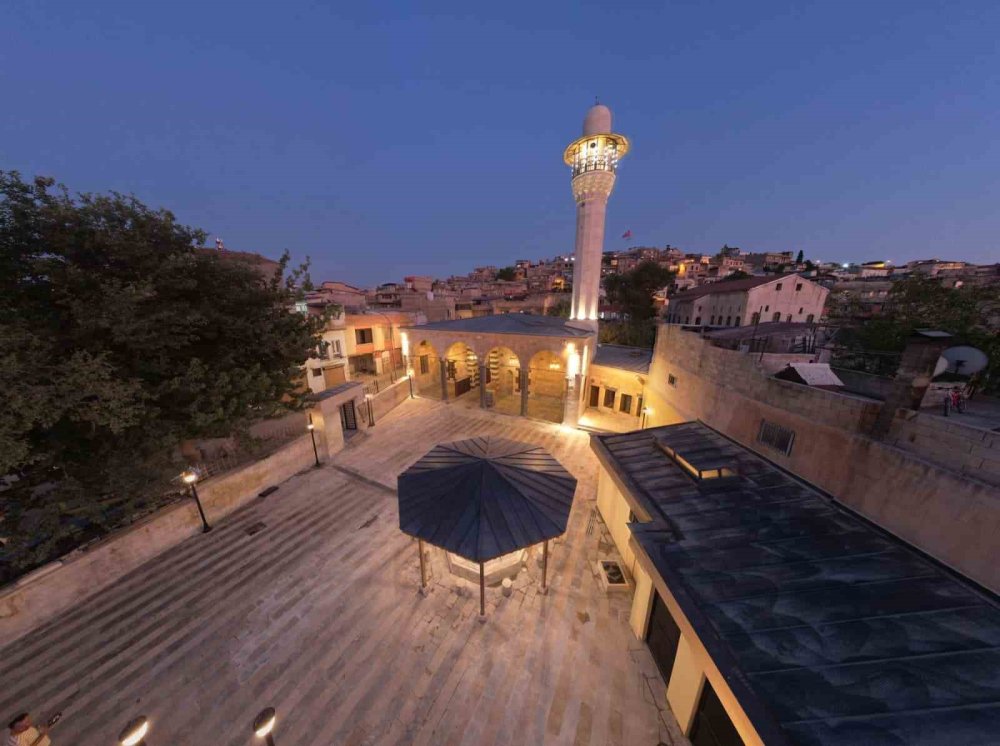 Depremde Hasar Gören İki Tarihi Cami Restorasyonla Yeniden İbadete Açılıyor