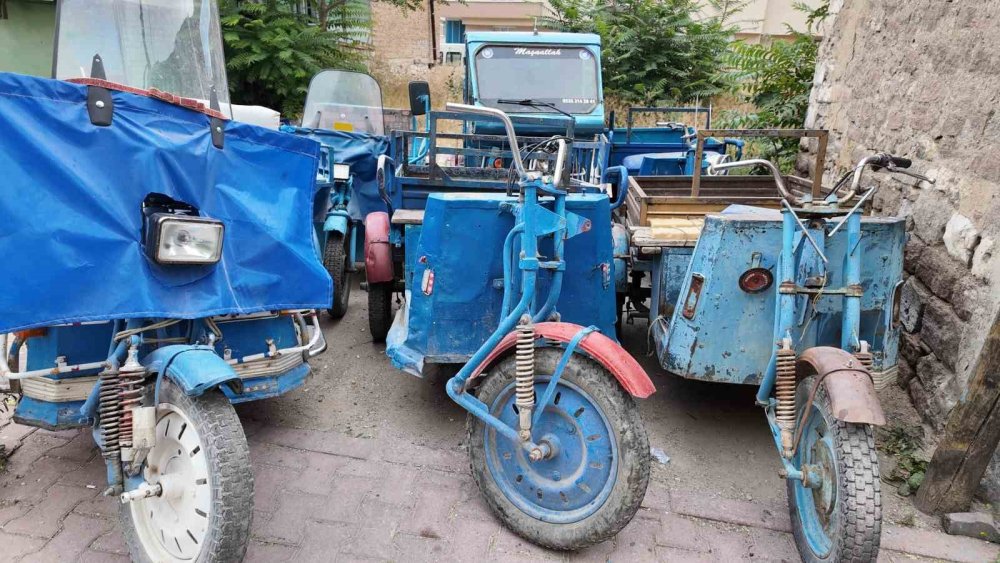 Konya'nın Nostaljik Ekmek Tekneleri: Üretimi Sona Erdi, Yollardan Çekilmedi