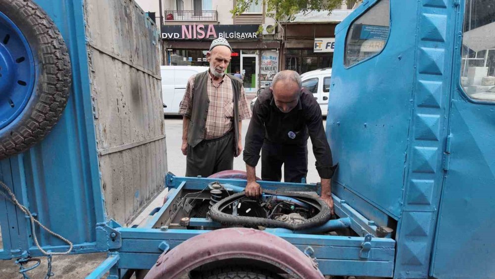 Konya'nın Nostaljik Ekmek Tekneleri: Üretimi Sona Erdi, Yollardan Çekilmedi