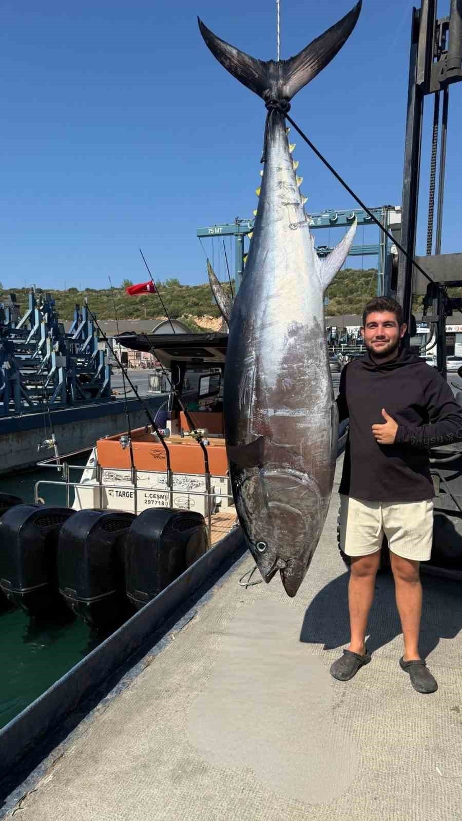 260 kiloluk dev orkinosu gören şaşkına döndü