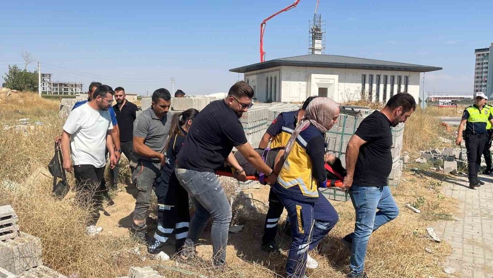 Takla atan otomobil hurdaya döndü: Kadın sürücü yaralı kurtuldu