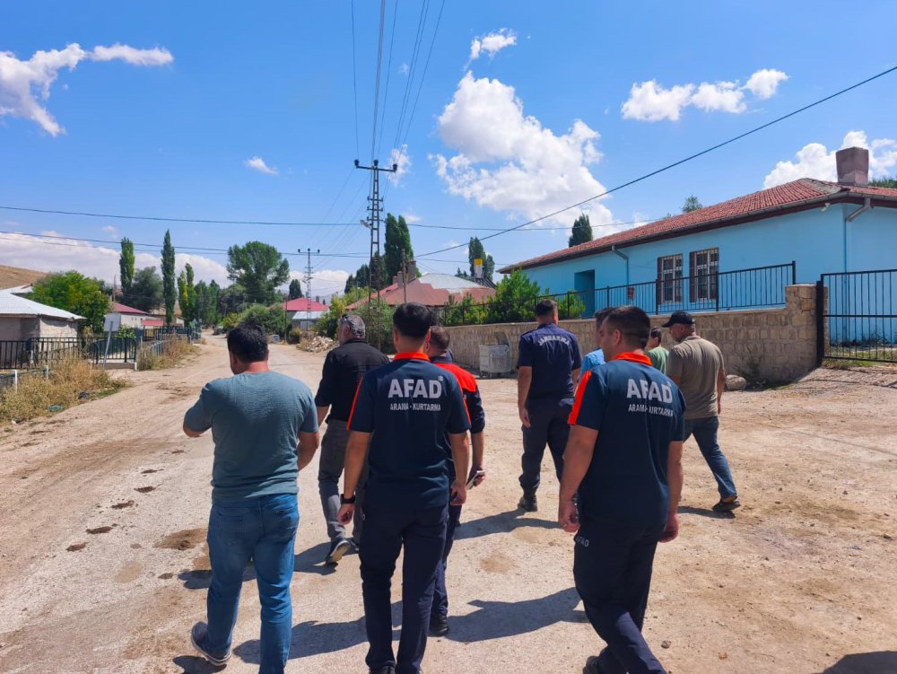 Pınarbaşı'ndaki 4.1'lik Depremde Bazı Evlerde Hasar Oluştu
