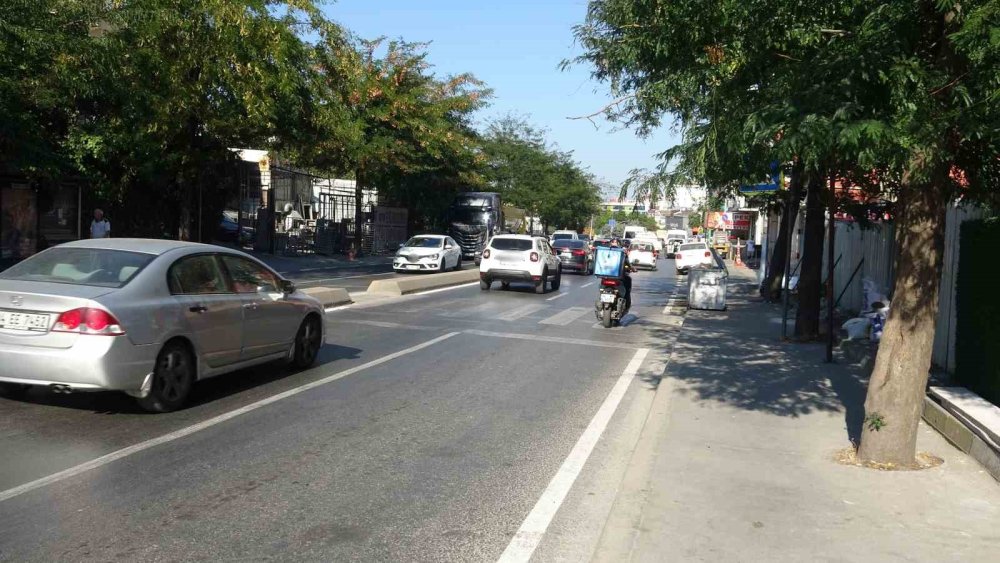 Yayaya çarpmamak için direksiyonu kırdı, kazadan kaçamadı