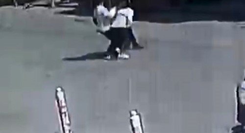 Bıçaklanan Adamın Silahı Tutukluk Yapınca Facia Ucuz Atlatıldı