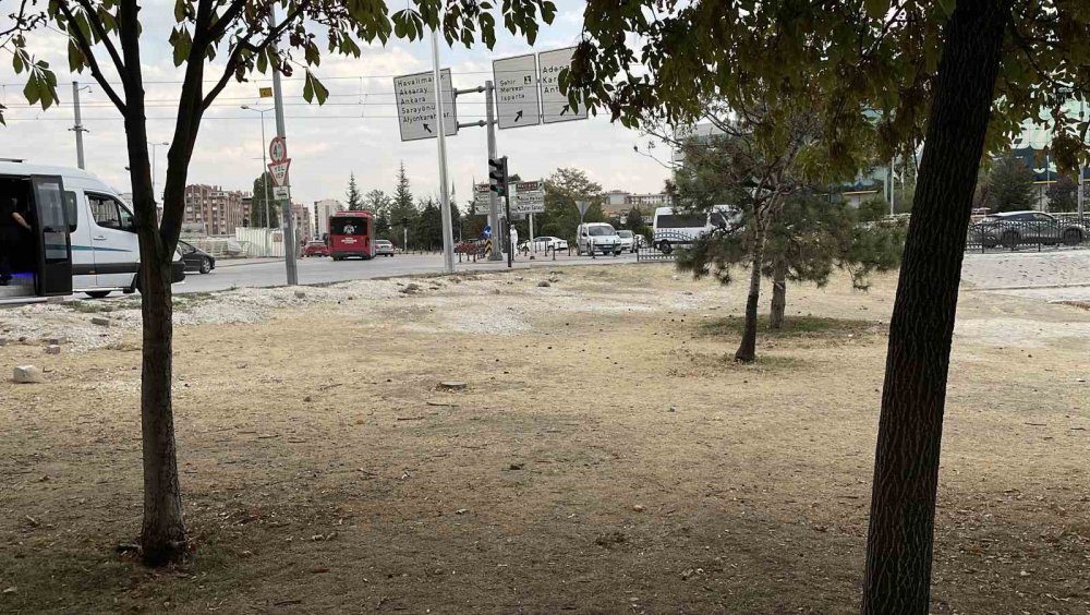 Konya'da Parktaki Kıskançlık Kavgası Hastanede Bitti: 15 Yaşındaki Kız Bıçaklandı