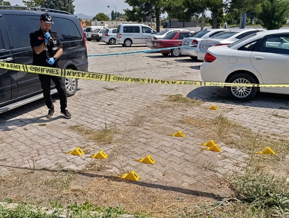 Otogarda Kanlı Hesaplaşma: Aracı Üzerine Sürdü, Silahlar Konuştu!