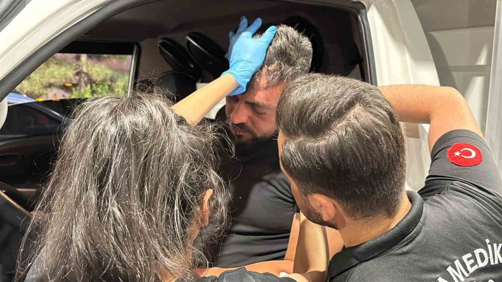 2.33 promil alkollü sürücü direksiyonda sızdı, pompacı ambulansa pos cihazıyla geldi