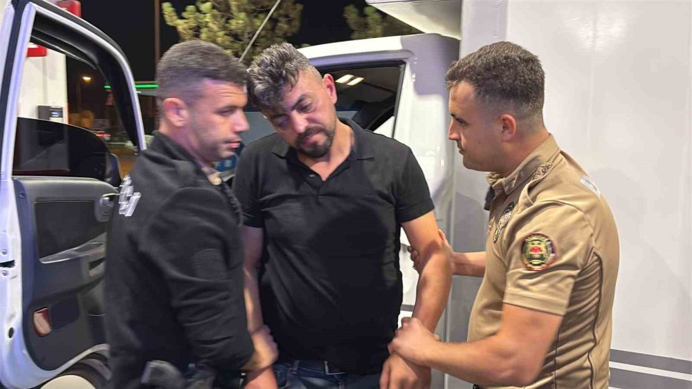 2.33 promil alkollü sürücü direksiyonda sızdı, pompacı ambulansa pos cihazıyla geldi