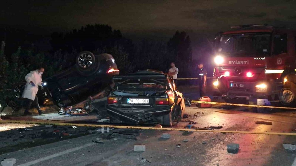 Karaman’da Gece Yarısı Dehşeti: İki Otomobil Kafa Kafaya Çarpıştı!