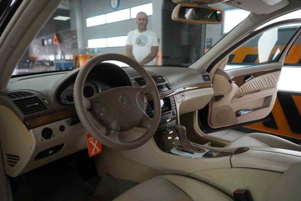 Trafik Cezasına Bakarken Öğrendi: Yıllardır Sürdüğü Araç "Buzdolabı" Çıktı!