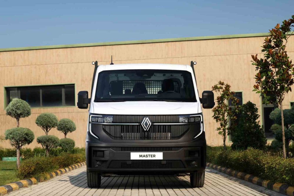 Yeni Renault Master Ailesi Büyüyor: Minibüs ve Açık Kasa Kamyonet Türkiye'de!