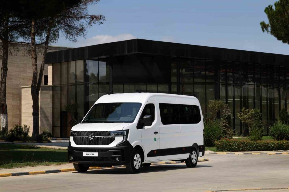 Yeni Renault Master Ailesi Büyüyor: Minibüs ve Açık Kasa Kamyonet Türkiye'de!