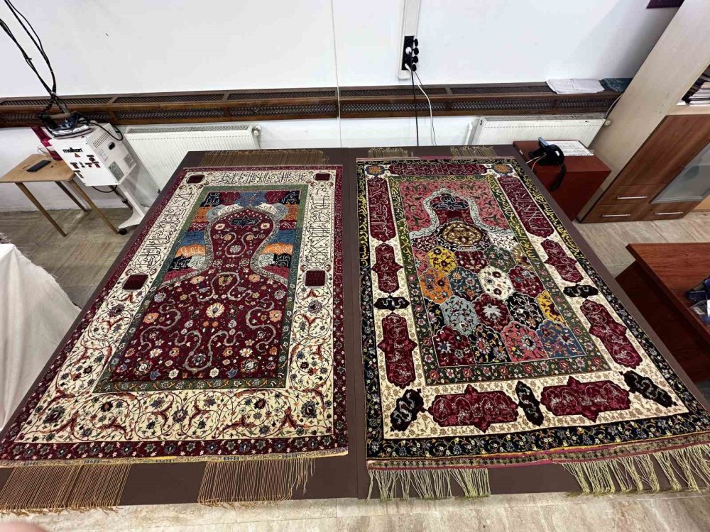500 Yıllık Saray Seccadeleri Sergileniyor