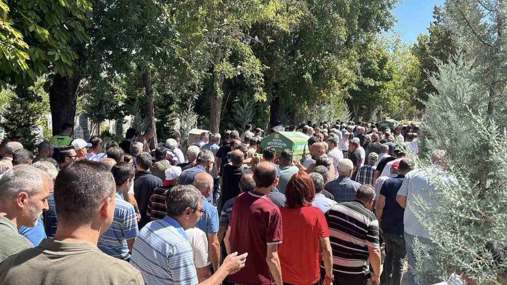 Konya'daki kazada hayatını kaybeden yaşlı çift toprağa verildi