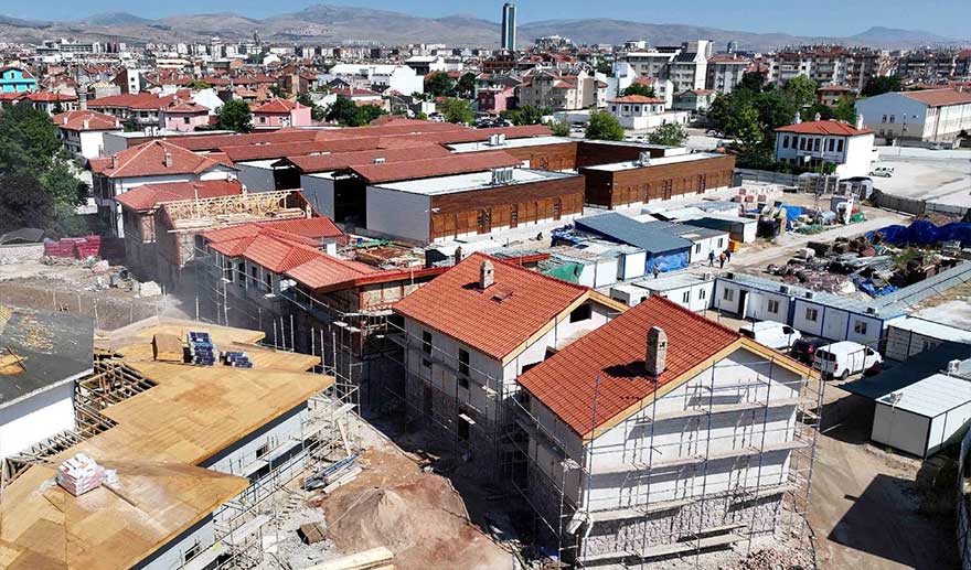 turbe-arkasi-3.jpg