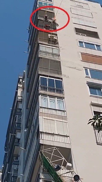 15 katlı binada can pazarı: Asılı kaldılar