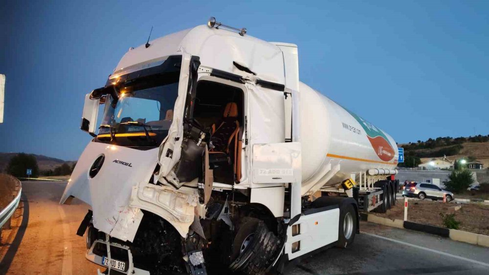 Çok Ucuz Atlatıldı: Biri LPG Kamyonu