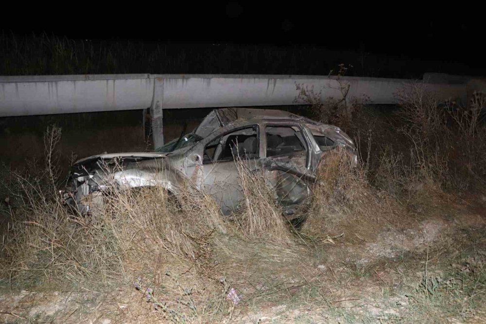 Takla atan otomobilden fırlayan genç hayatını kaybetti
